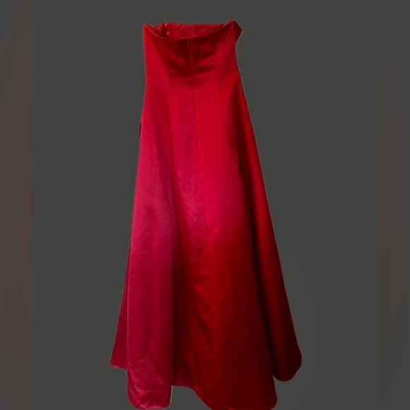 David’s Bridal | Women’s Red Strapless Formal Dress size 2 - Picture 17 of 17